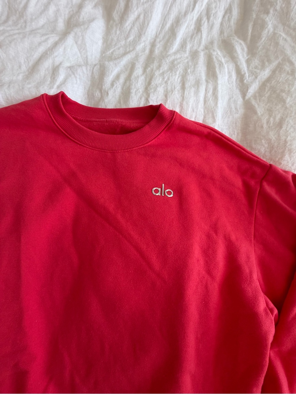 ALO Yoga Accolade Crewneck sweatshirt in Candy Red - Picture 4 of 7